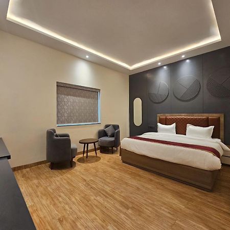 Hotel Elara เดห์ราดุน ภายนอก รูปภาพ